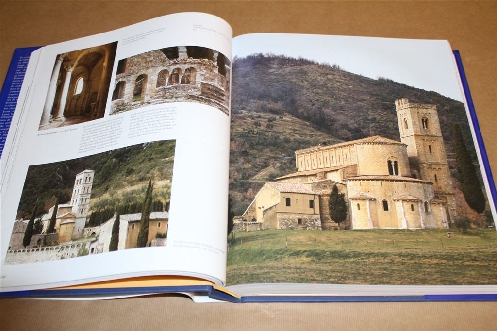 Romaanse kunst. Dik boek vol architectuur en schilderkunst., Ophalen of Verzenden, Zo goed als nieuw