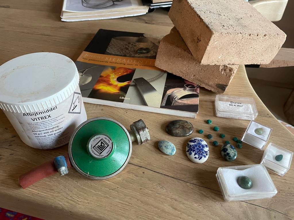 Goudsmid gereedschap stenen en edelsmid boek, Ophalen of Verzenden, Gebruikt