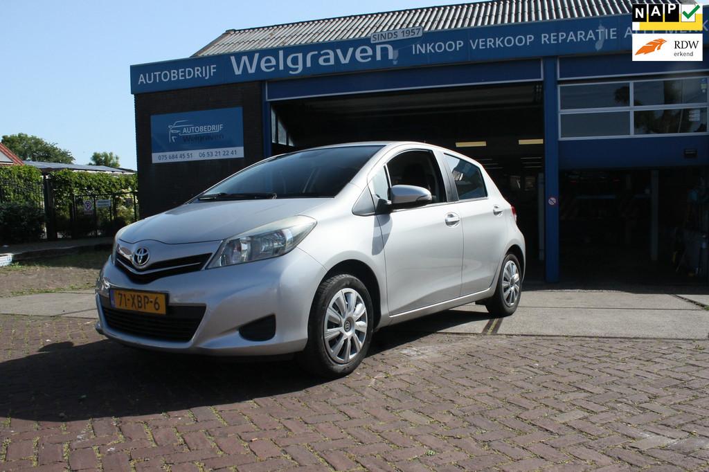 Toyota Yaris 1.3 VVT-i Aspiration 1 eig. navi dealeronderhou, Auto's, Toyota, Voorwielaandrijving, Euro 5, Stof, Zwart