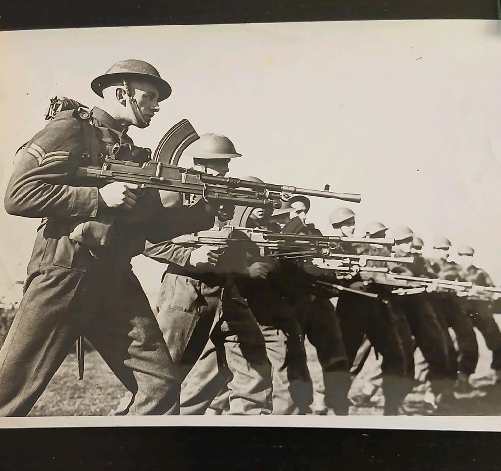 Britse Persfoto Duke of Cornwall Light Infantry Wo2, Ophalen of Verzenden, Engeland, Embleem of Badge