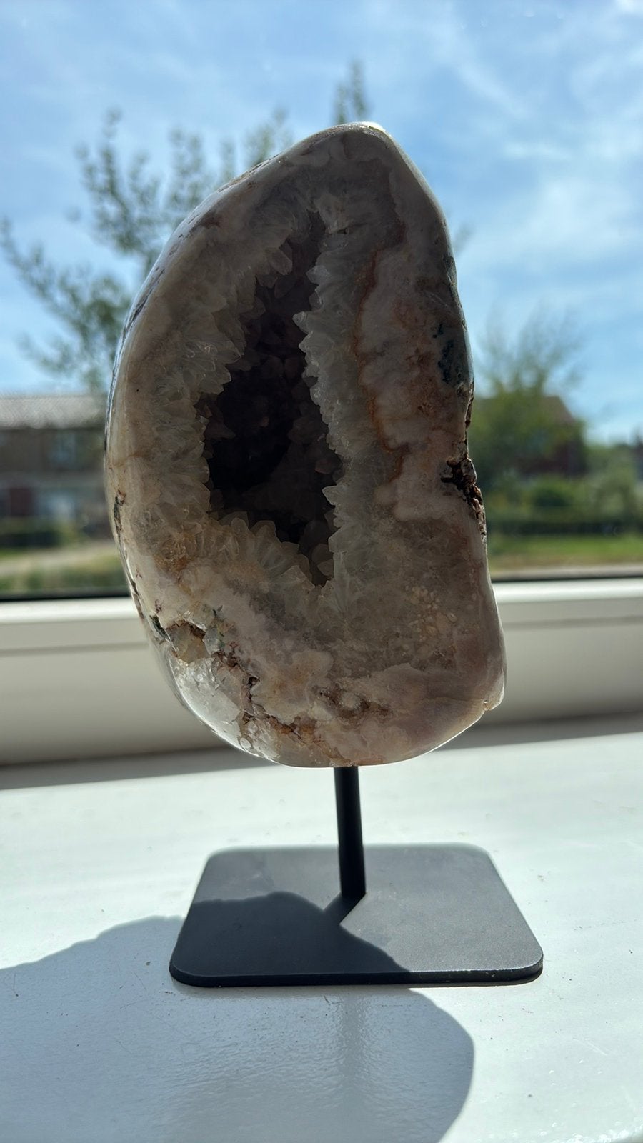 Prachtige Roze Amethist Geode op standaard —1,67 kg, Ophalen of Verzenden
