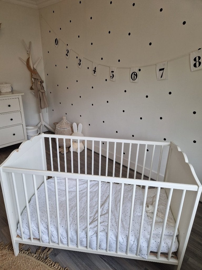 Tijdloos babybed wit hout, Ophalen, Zo goed als nieuw, Ledikant
