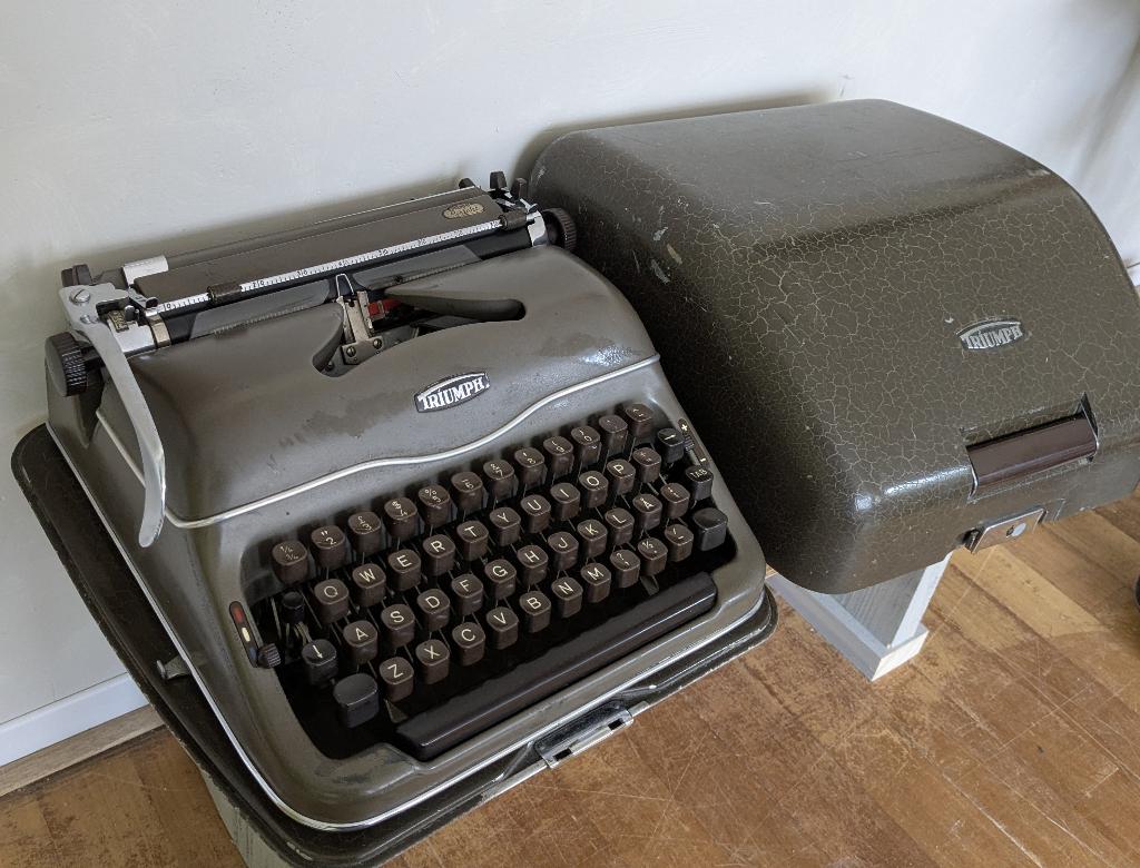 Triumph Norm Perfekt typemachine met koffer, Ophalen, Gebruikt