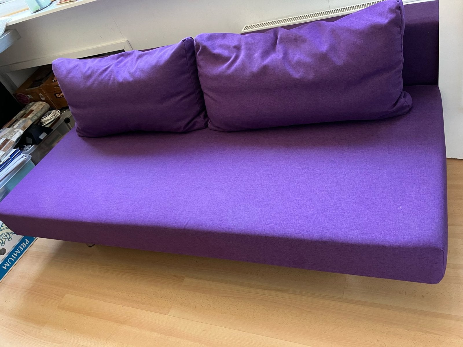 Paarse slaapbank / bedbank met kussens, Ophalen, Gebruikt, 140 cm, Twijfelaar