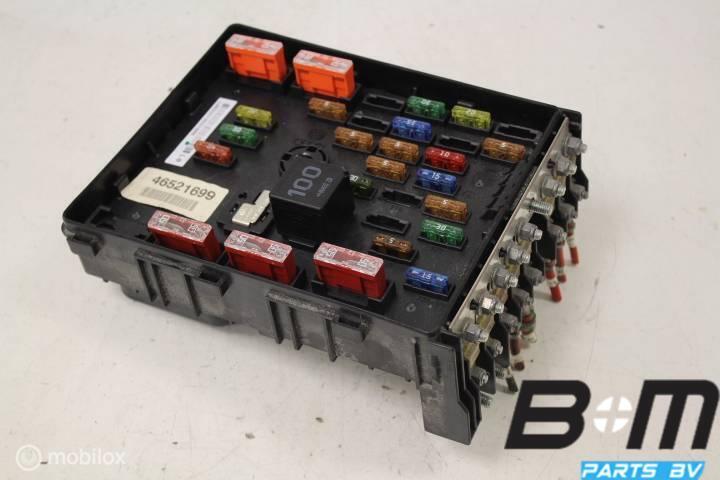 Zekeringkast motorruimte VW Passat B6 3C0937125, Gebruikt