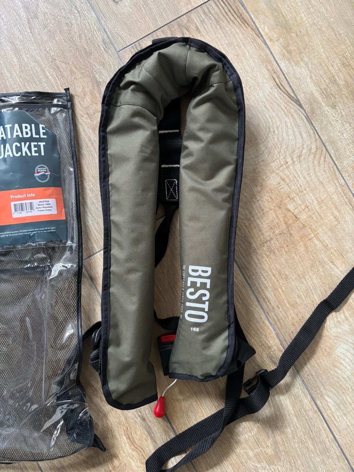 Besto 165N inflatable life jacket, Ophalen, Zo goed als nieuw