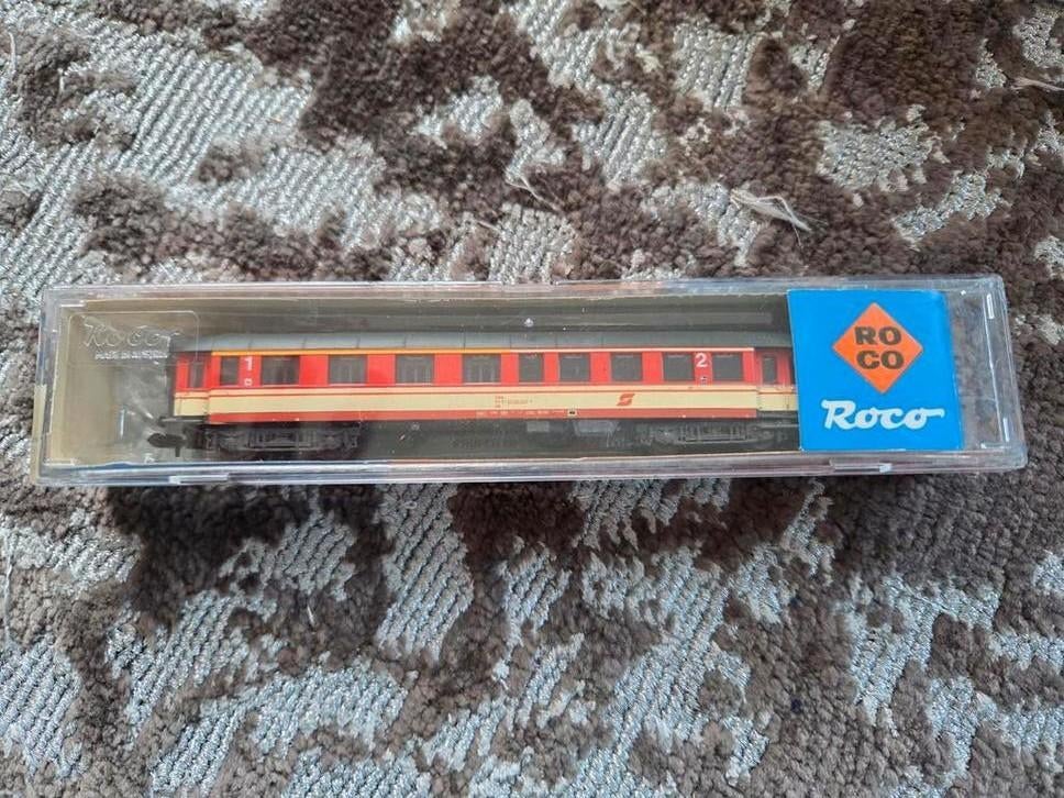 Roco Oostenrijks rijtuig en Roco goederenwagon, Gelijkstroom, Wagon, Ophalen of Verzenden, Zo goed als nieuw