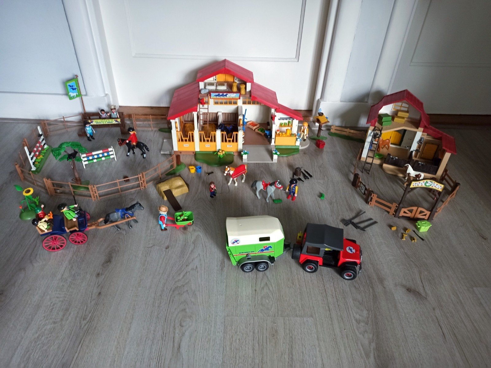 Zeer uitgebreide manege paarden stal + pony stal en vervoer, Ophalen of Verzenden, Zo goed als nieuw