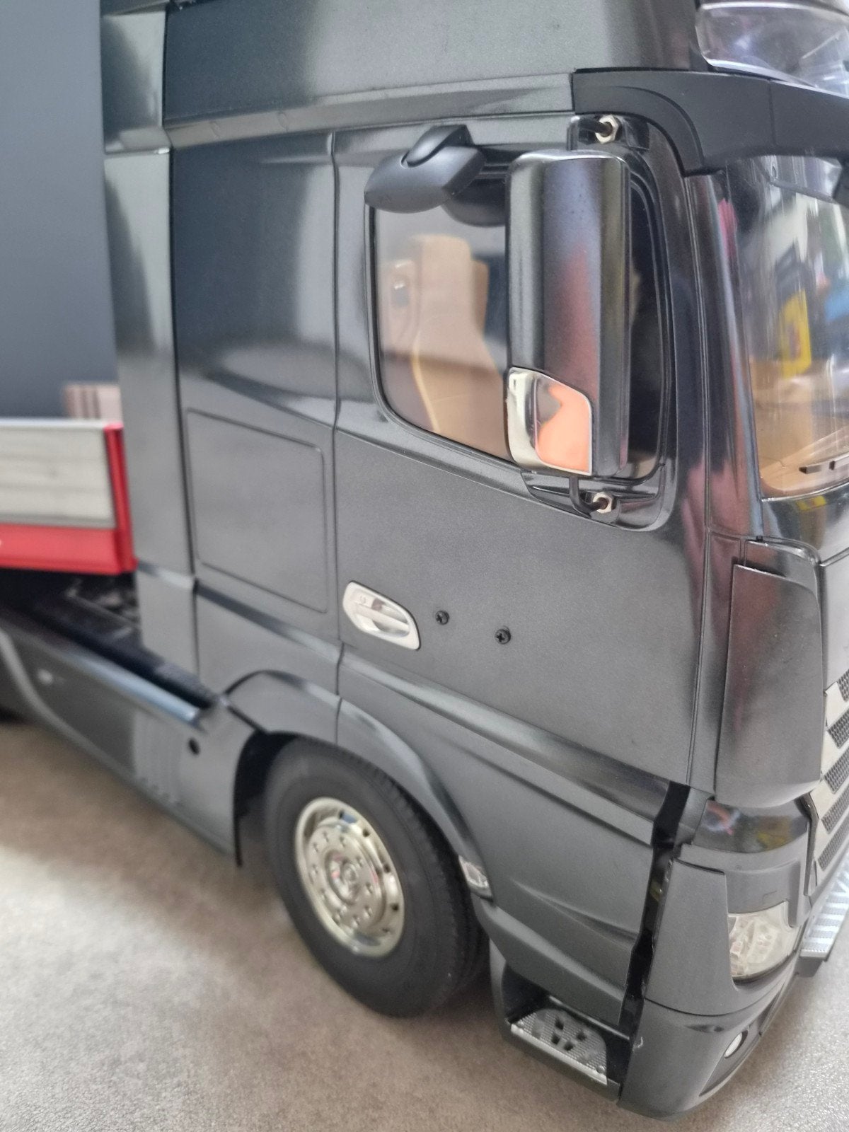 Tamiya Mercedes Benz Actros 1851 Gigaspace + dieplader, Ophalen, Auto onroad