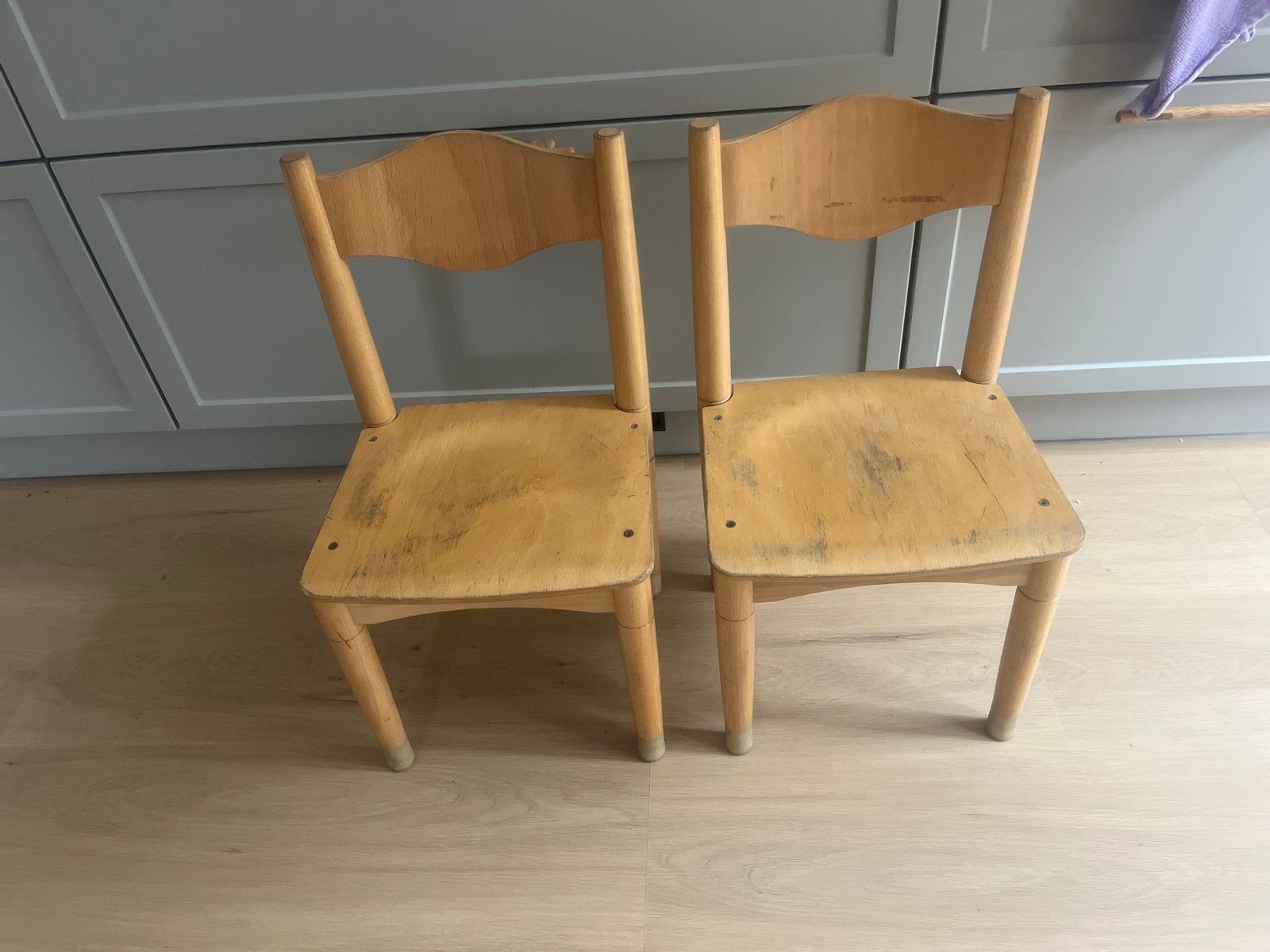 Twee vintage houten kinderstoelen, Ophalen, Gebruikt, Twee, Overige kleuren