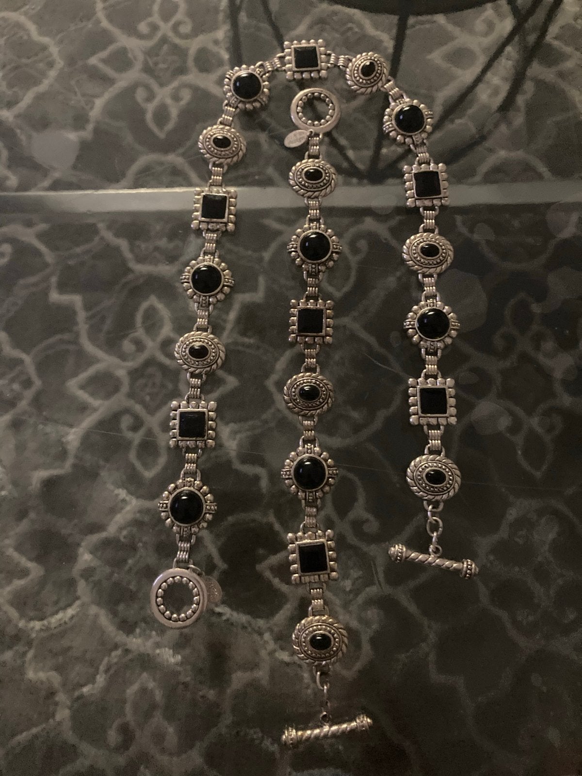 Mkm Design Armband Keting Zilverkleurig met Zwarte Stenen, Sieraden, Tassen en Uiterlijk, Armbanden, Overige materialen, Gebruikt