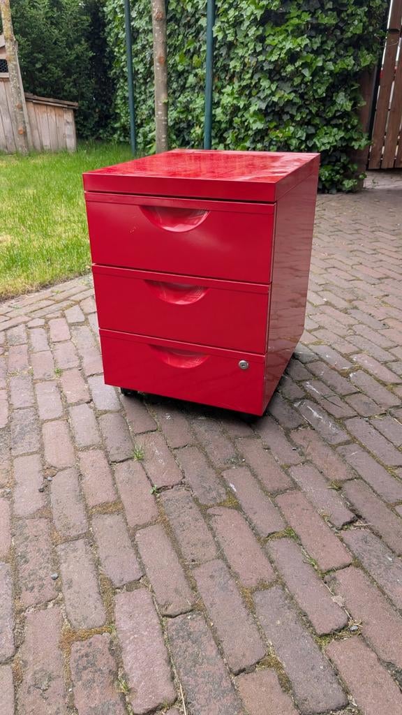 Diverse IKEA kasten: rood ladeblok en wit Kallax-rek, Ophalen of Verzenden, Gebruikt