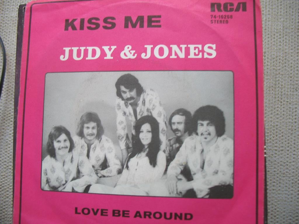 Judy & Jones - Kiss me, Gebruikt, 7 inch, Single, Ophalen of Verzenden