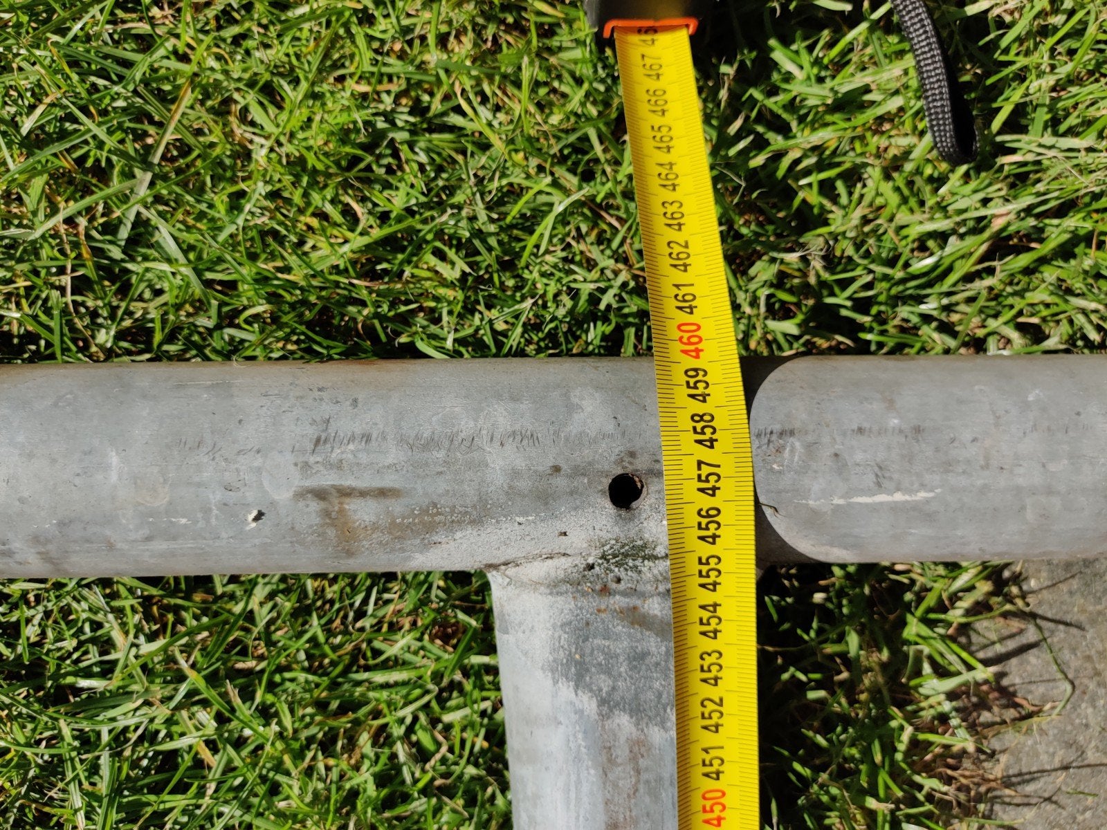 Waspaal . Metalen paal met dwarsbalk - 4.6 meter lang, Ophalen, Gebruikt