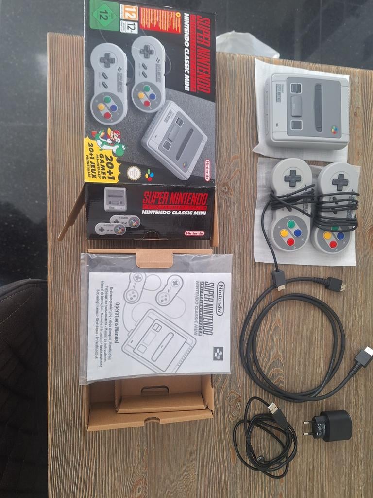 Super Nintendo Classic Mini - Compleet met doos, 2 spelers, Eén computer, Zo goed als nieuw, Vanaf 12 jaar