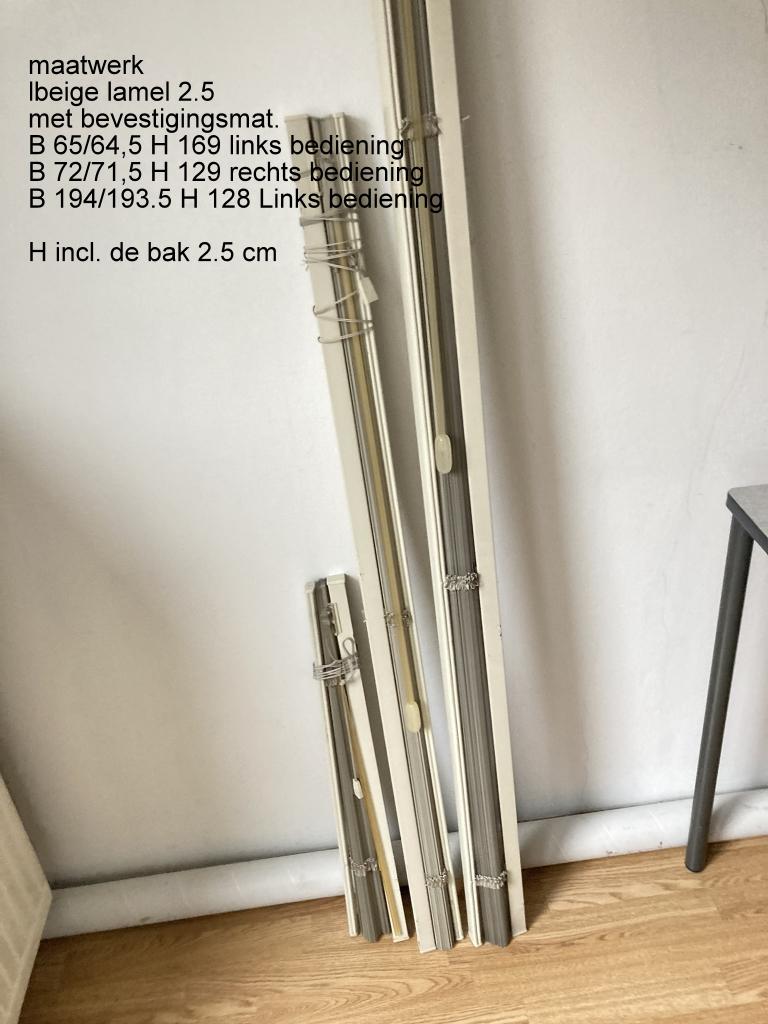 3 beige aluminium luxaflex versch.maten met 2.5 cm lamellen, Ophalen, Crème, Gebruikt, 100 tot 150 cm