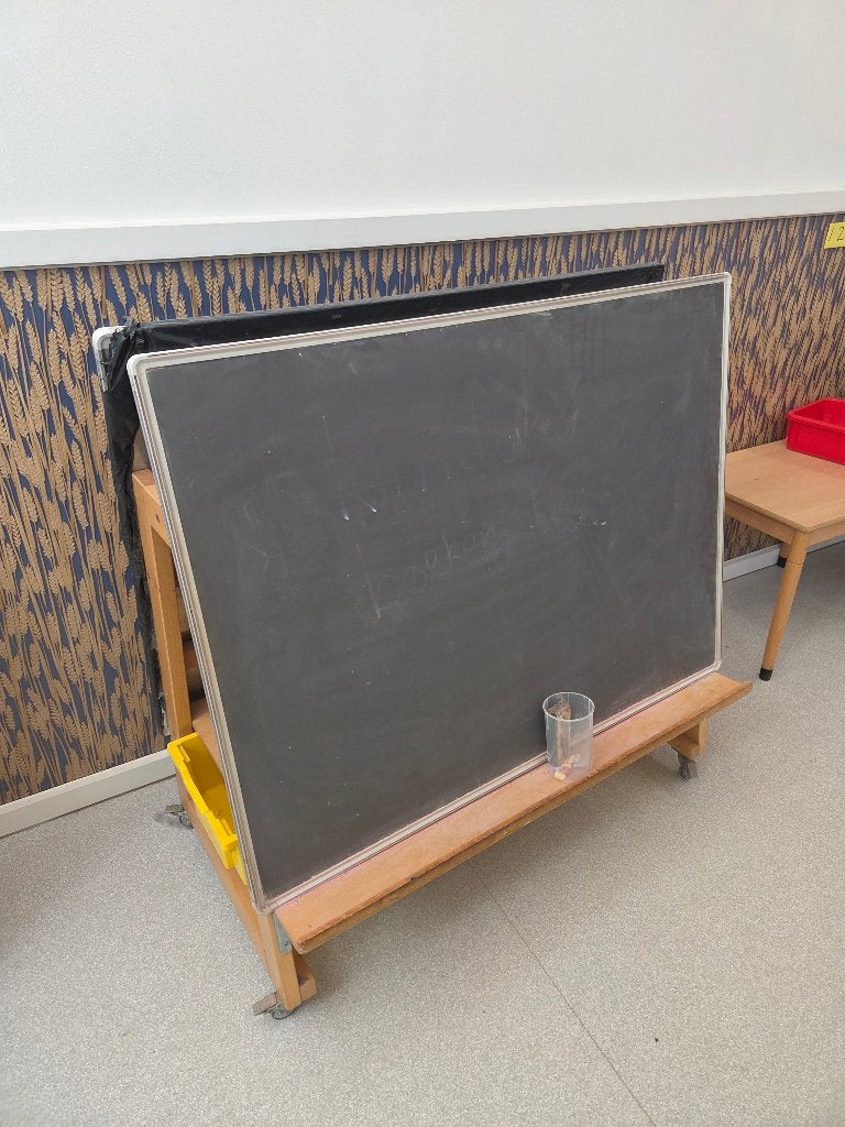 Krijtbord/verfbord op verrijdbare standaard, Ophalen, Gebruikt