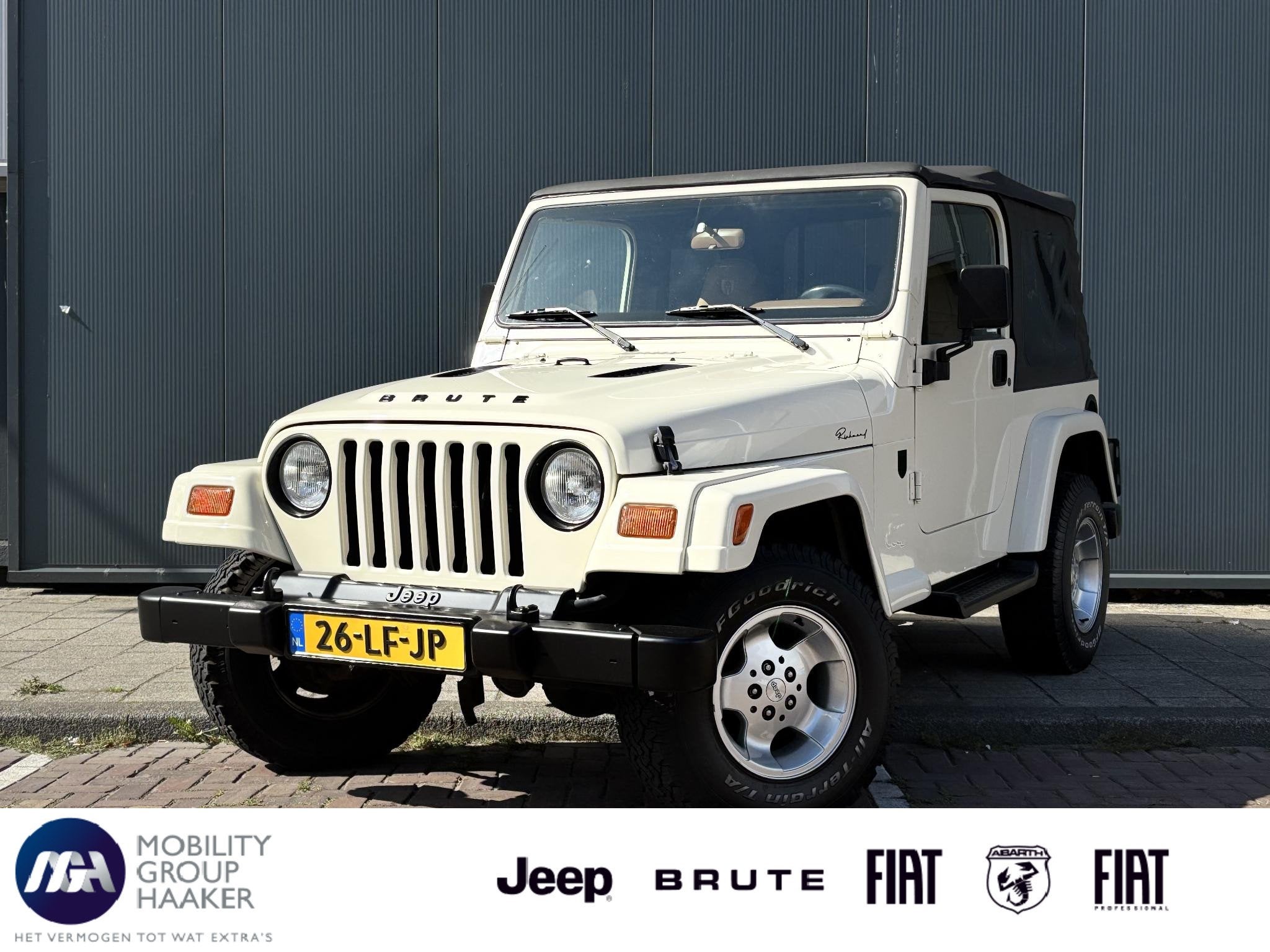 Jeep Wrangler 4.0i Softtop BRUTE | Airco | Cruise Control |, Gebruikt, Airbags, 2000 kg, Wit