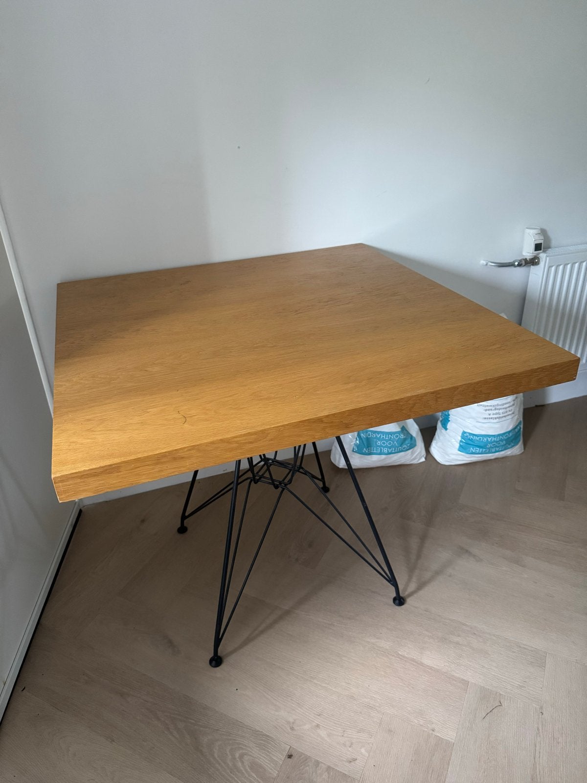 Vierkante houten tafel - Zo goed als nieuw, Ophalen, Vierkant, 50 tot 100 cm, Zo goed als nieuw
