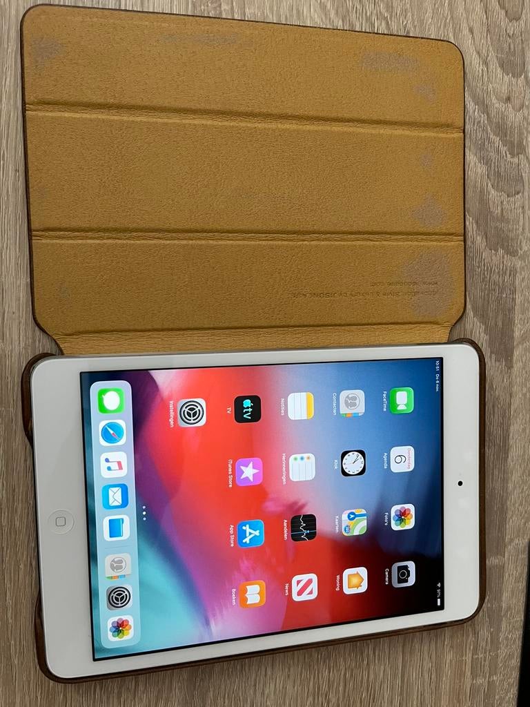 Ipad mini 1 incl lederen hoesje, Computers en Software, Apple iPads, Apple iPad, 8 inch, Ophalen of Verzenden, Zo goed als nieuw