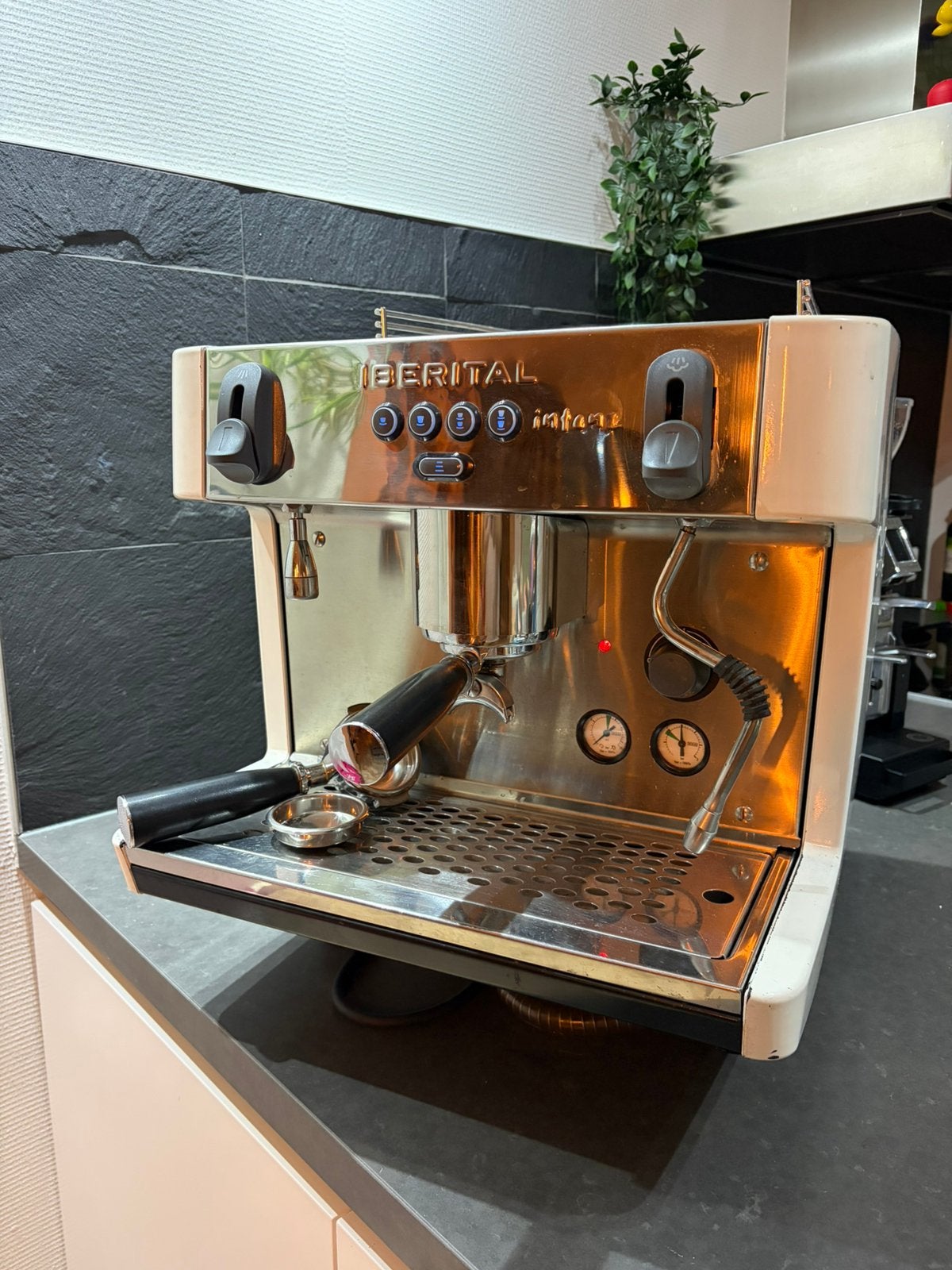 Iberital Intenz 1 groep | chroom/wit, 10 kopjes of meer, Ophalen, Zo goed als nieuw, Espresso apparaat