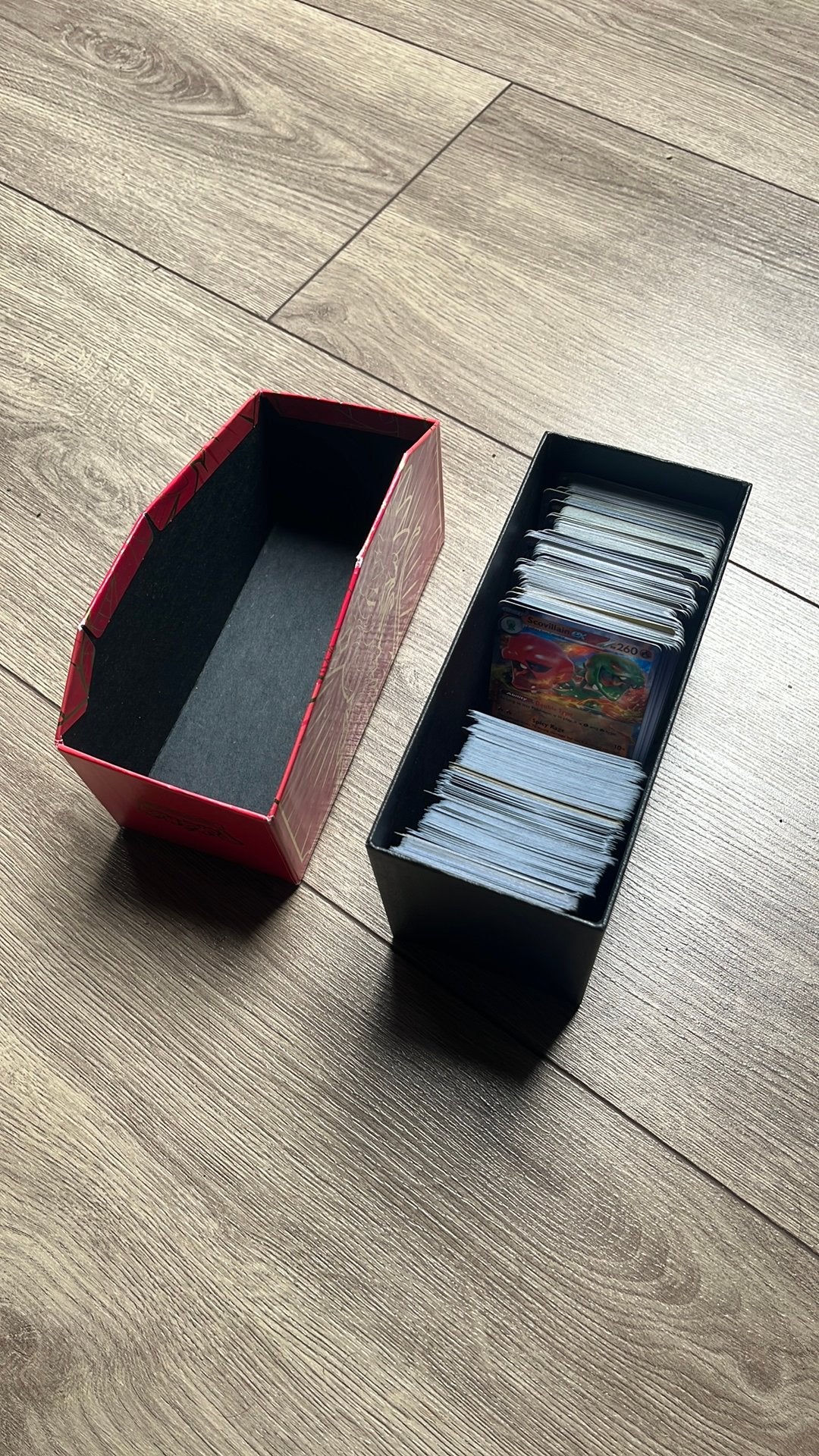 Pokemon kaarten in doos, Ophalen of Verzenden, Meerdere kaarten, Foil