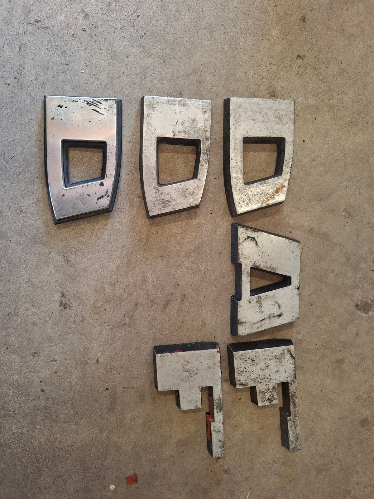 Tk antieke DAF emblemen letters., Ophalen, DAF