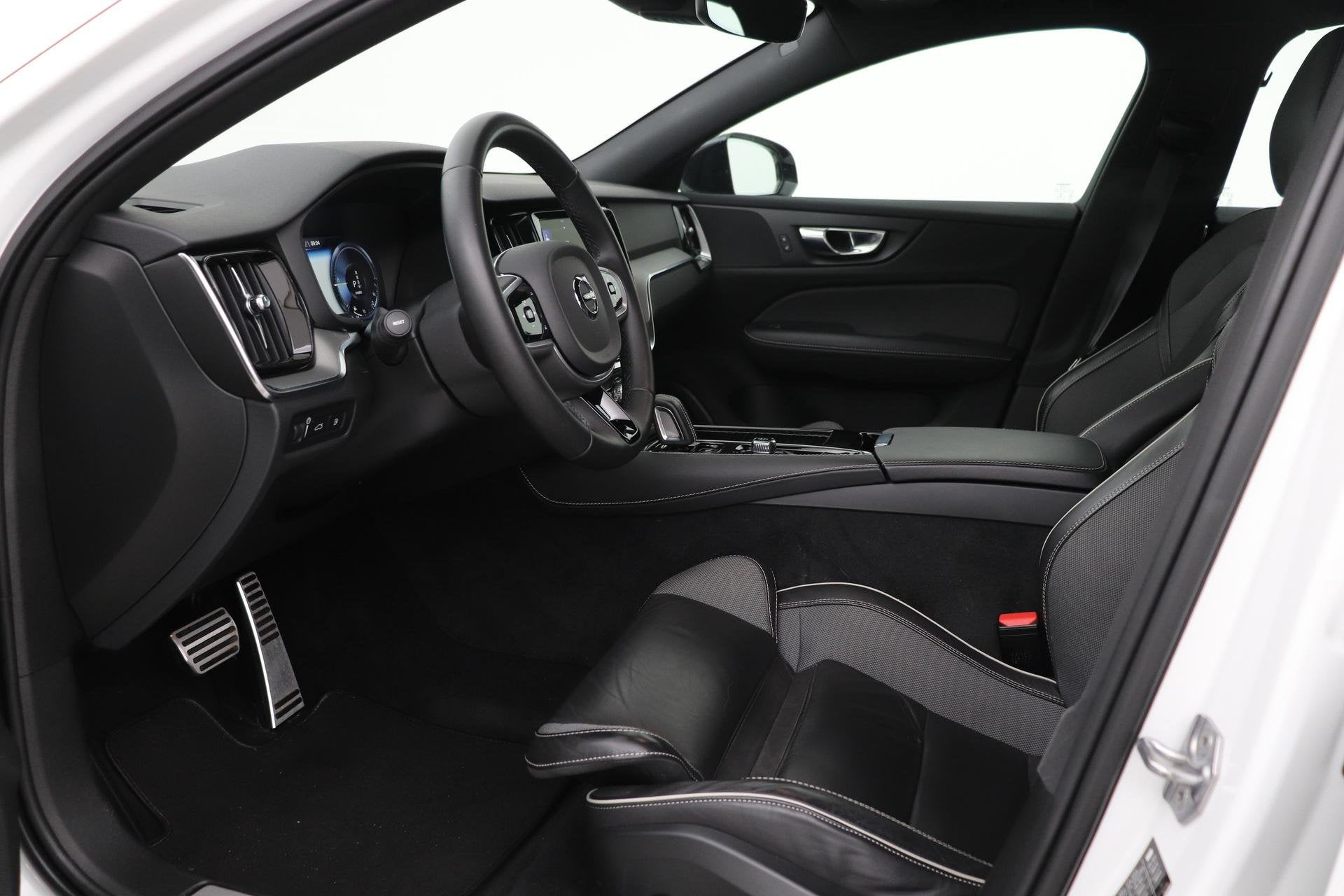 Volvo V60 T6 Twin Engine R-Design | Trekhaak | Camera | 19 i, Gebruikt, Euro 6, 4 cilinders, Hybride Elektrisch/Benzine