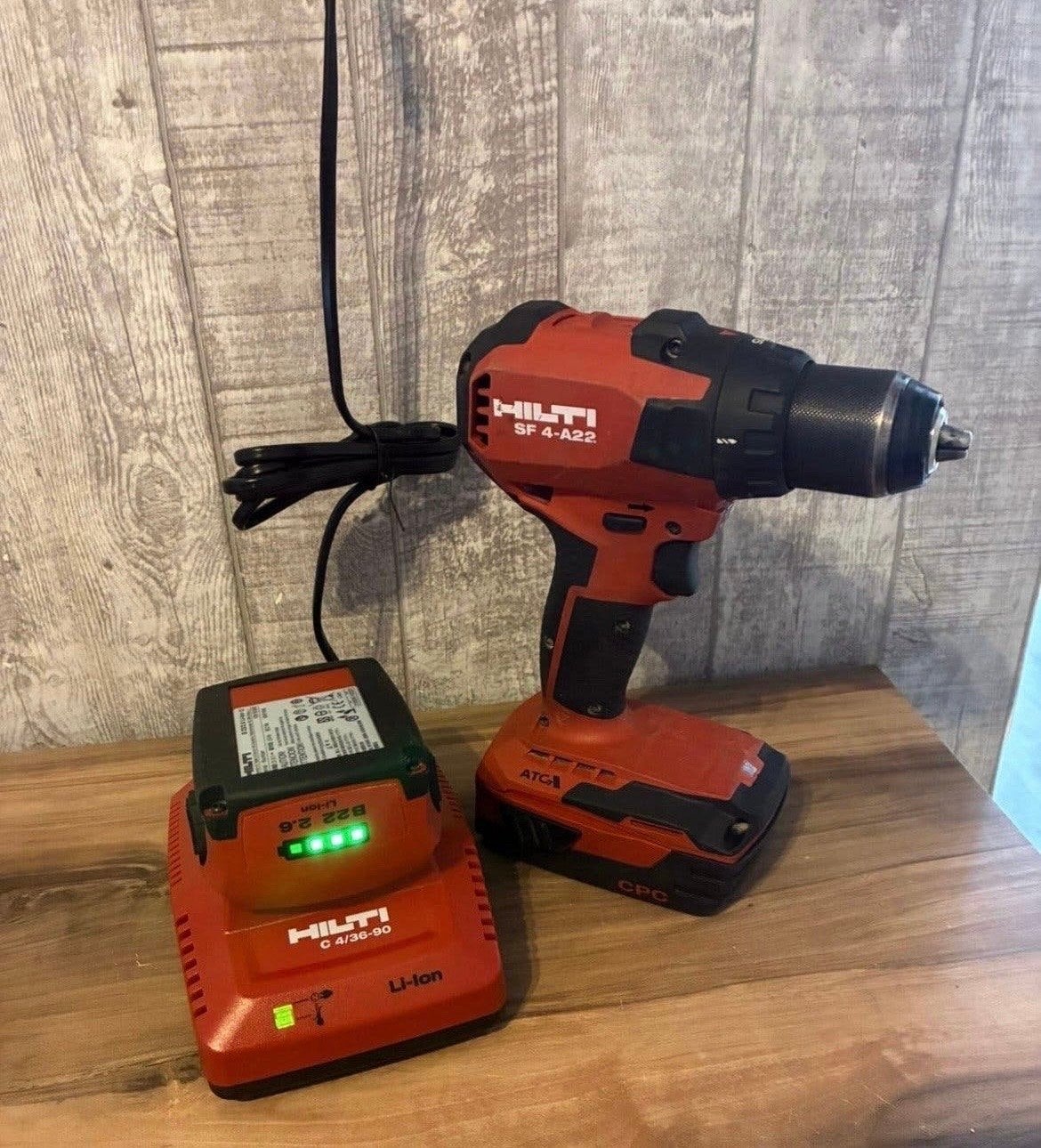 Hilti SF 4-A22 Boor- en Schroefmachine met 2 accu's, Gebruikt, Variabele snelheid, Ophalen of Verzenden, Boor- en Schroefmachine