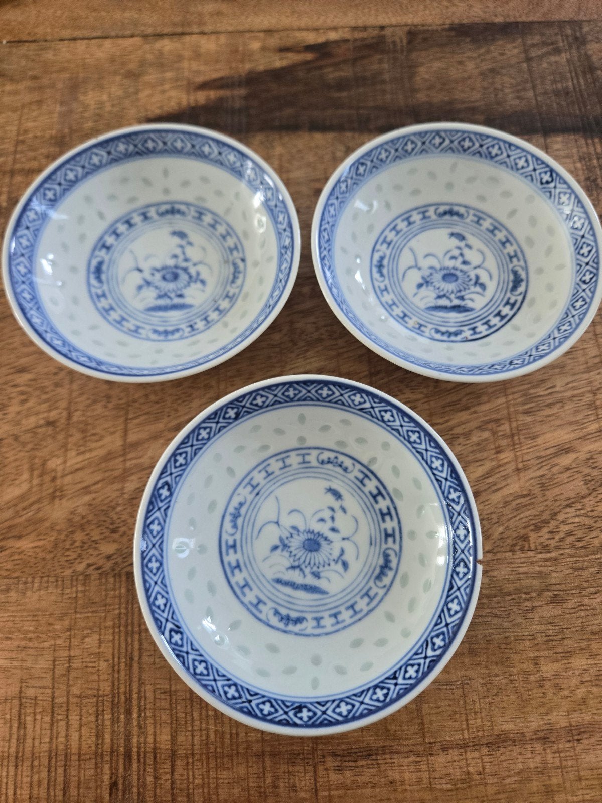 3 Porseleinen Schaaltjes - Chinees Rijstkorrel Decor, Antiek en Kunst, Ophalen
