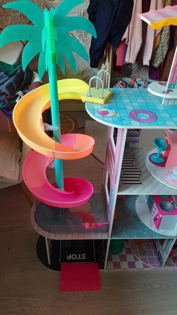 LOL Poppenhuis 122cm hoog met meubels en extra's, Kinderen en Baby's, Speelgoed | Poppenhuizen, Ophalen