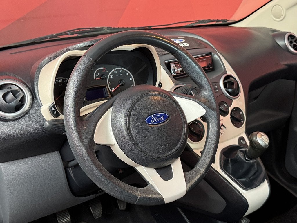 Ford Ka 1.2 Titanium | Lichtmetaal | Airco | APK 14-02-2027, Auto's, Voorwielaandrijving, Stof, Gebruikt, 4 cilinders