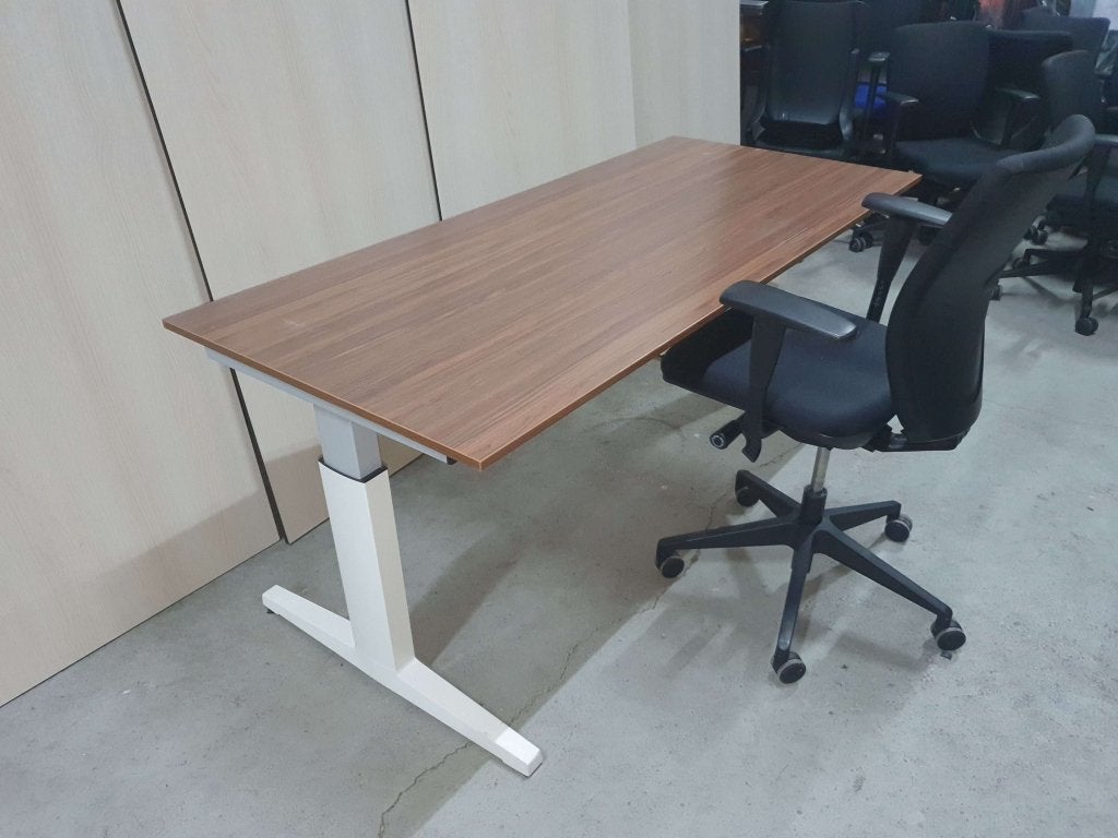 Markant bureau T poot wit (origineel of met nieuw blad), Markant, Ophalen of Verzenden, Zo goed als nieuw, Elzenkade 1, 3992 AD Houten