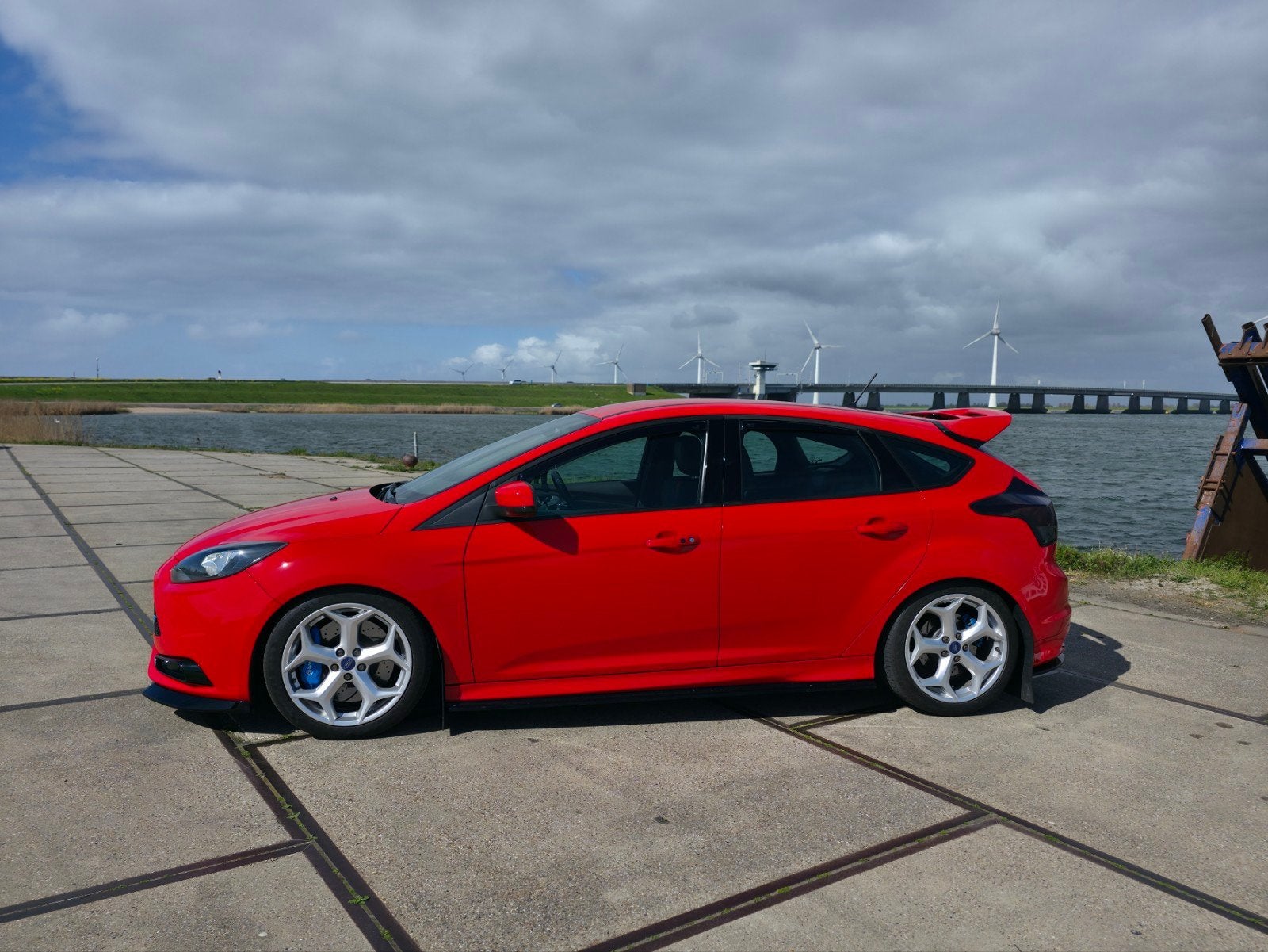 Ford Focus 2.0 Ecoboost 2012 Race Red, Auto's, Automatische klimaatregeling, 4 cilinders, 14 km/l, 75 €/maand