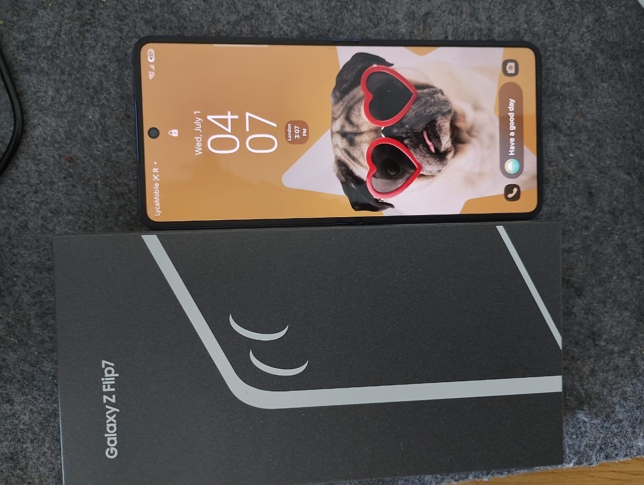Samsung Galaxy Z Flip 7 5G 256GB Blauw - Z.G.A.N. + Case, Inklapmodel, Ophalen of Verzenden, Zo goed als nieuw, Zonder simlock