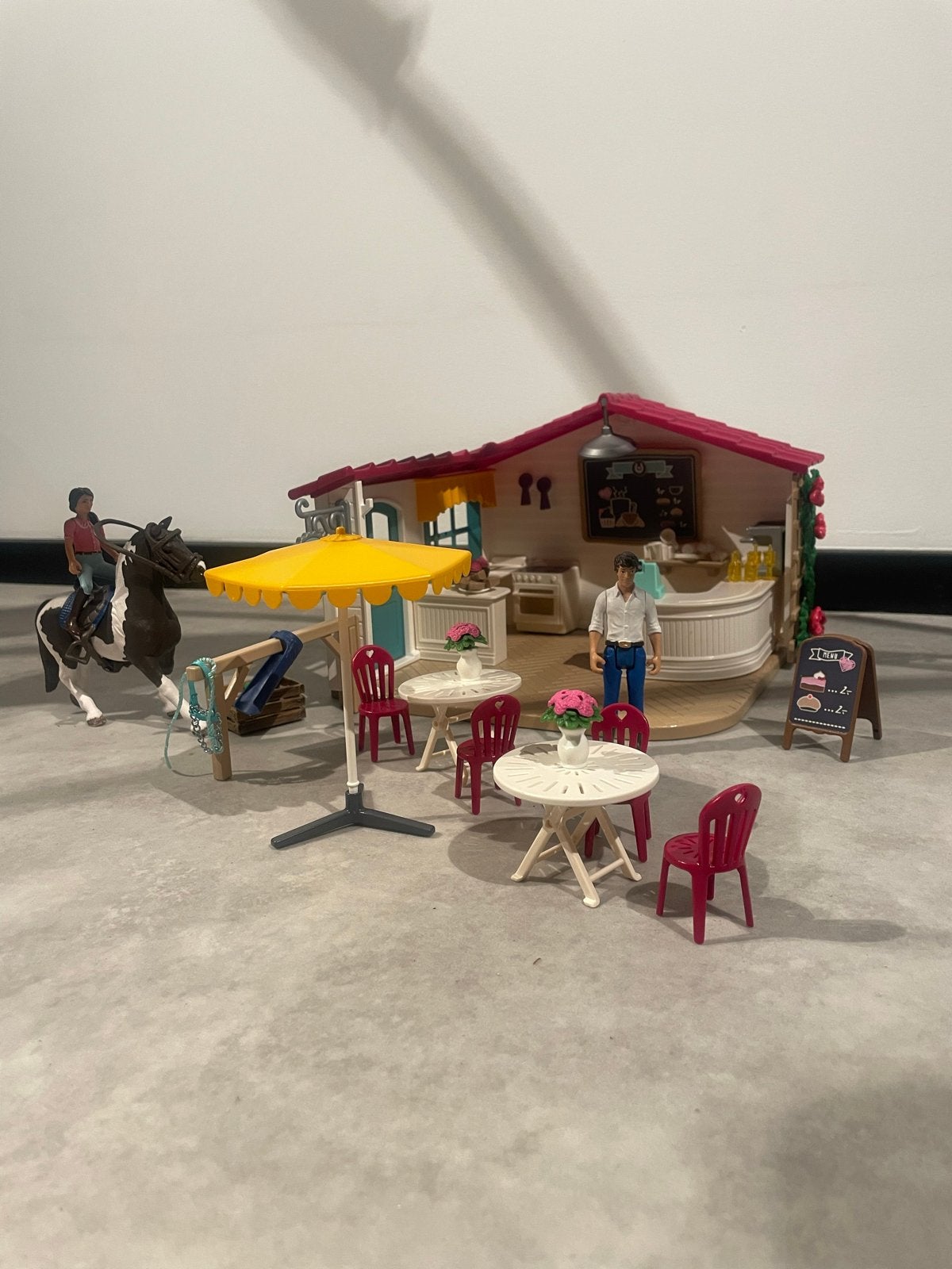 Schleich Paardencafé met accessoires en paard, Ophalen of Verzenden, Gebruikt, Jongen of Meisje