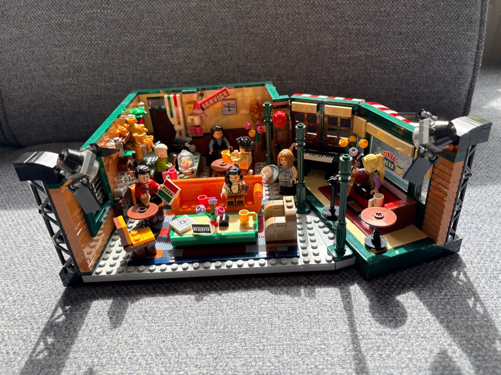 Lego 21319 Friends Central Perk, Ophalen of Verzenden, Zo goed als nieuw