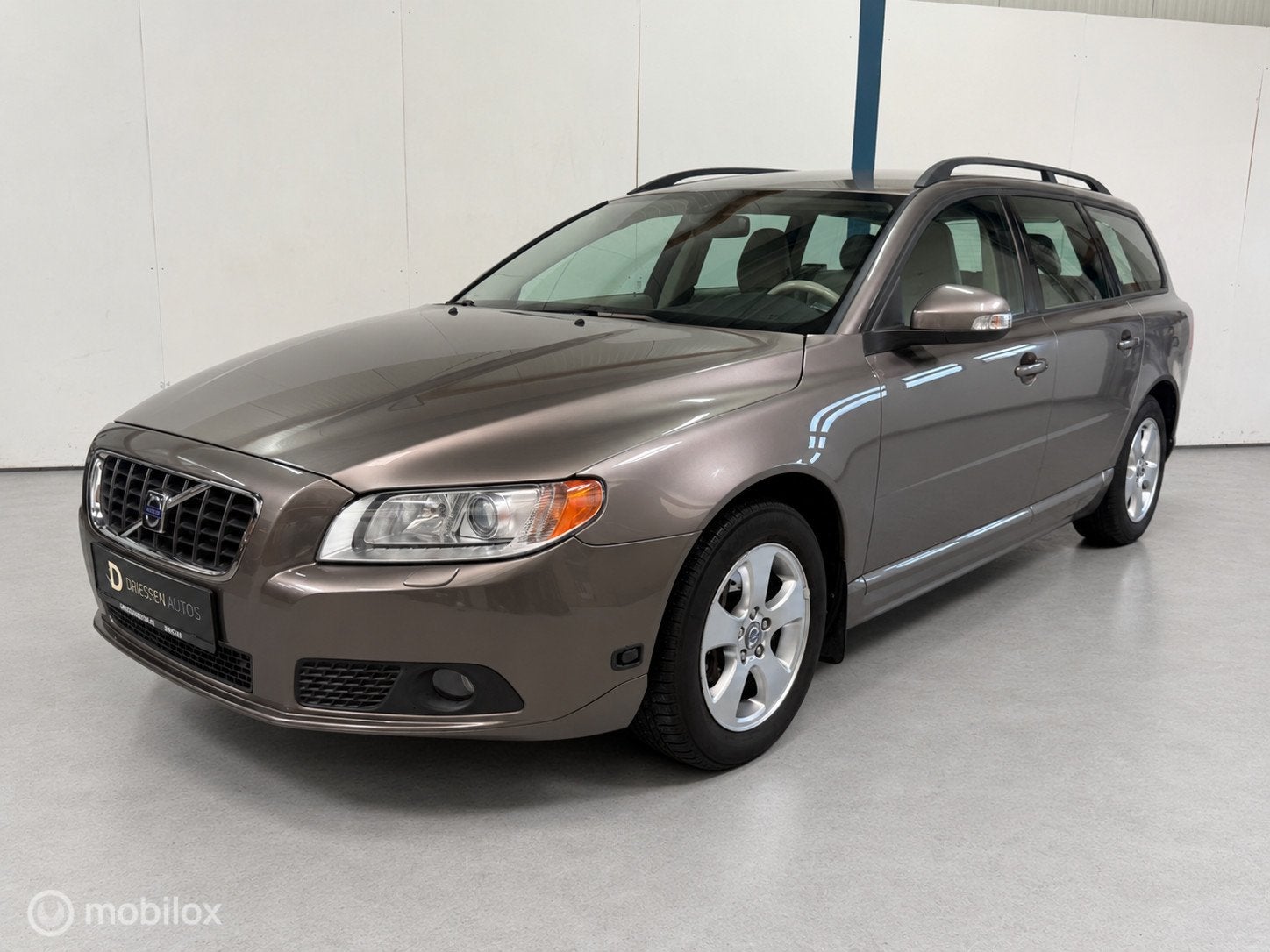 Volvo V70 2.5FT Momentum AUTOMAAT / TREKHAAK, Gebruikt, 1583 kg, 5 cilinders, Voorwielaandrijving
