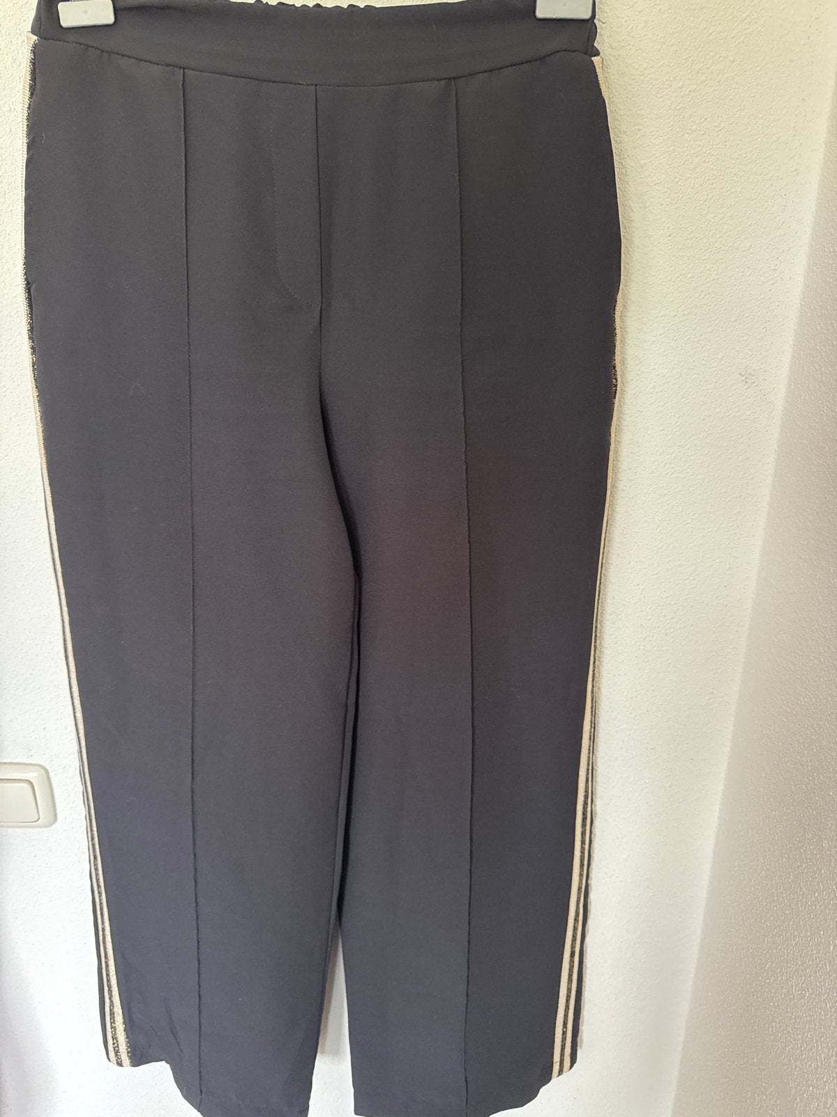 Zwarte broek met gouden streep - Pescara Nieuw, Zwart, Maat 46/48 (XL) of groter, Ophalen of Verzenden, Zo goed als nieuw