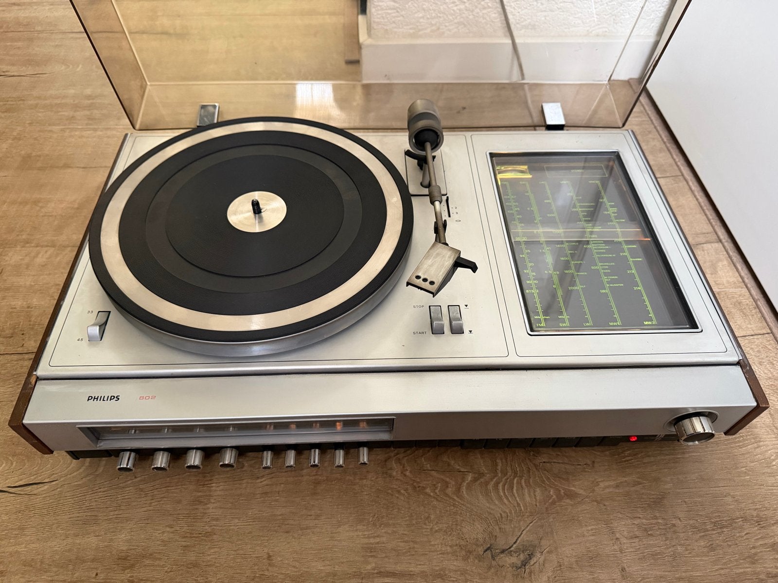 Philips 802 platenspeler en radio combinatie, Ophalen of Verzenden, Gebruikt, Platenspeler, Philips