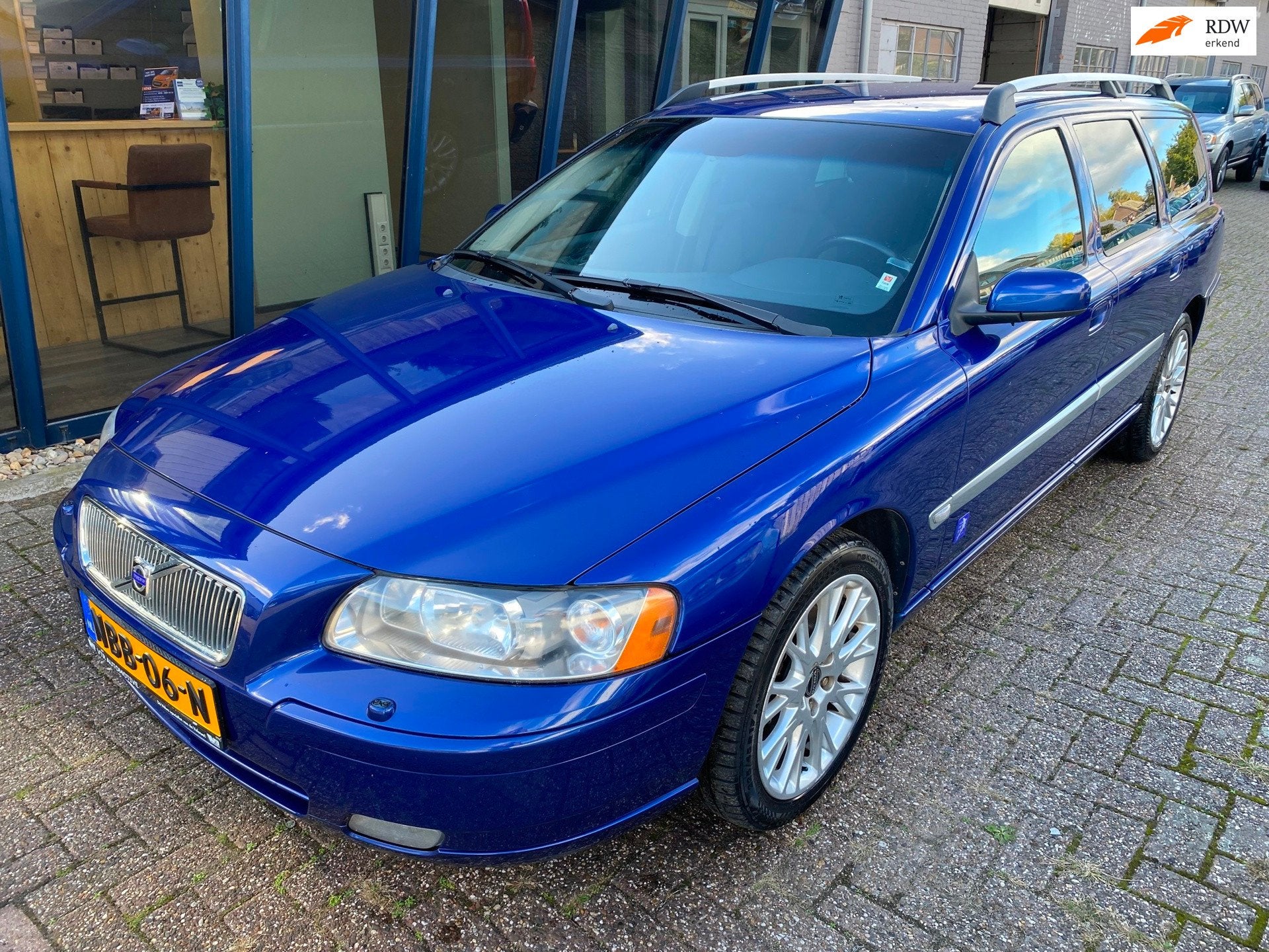 Volvo V70 2.5T Ocean Race 210PK Youngtimer, Auto's, Voorwielaandrijving, Gebruikt, Zwart, Blauw