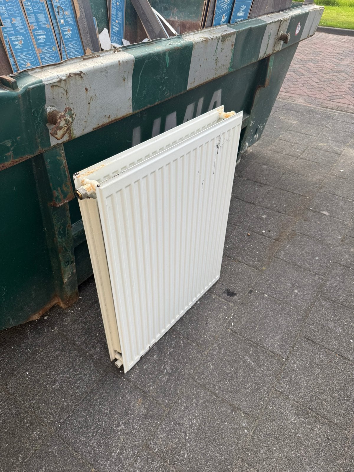 Stalen radiator met gebruikssporen, Doe-het-zelf en Verbouw, Verwarming en Radiatoren, Ophalen, Gebruikt, Radiator, 60 tot 150 cm