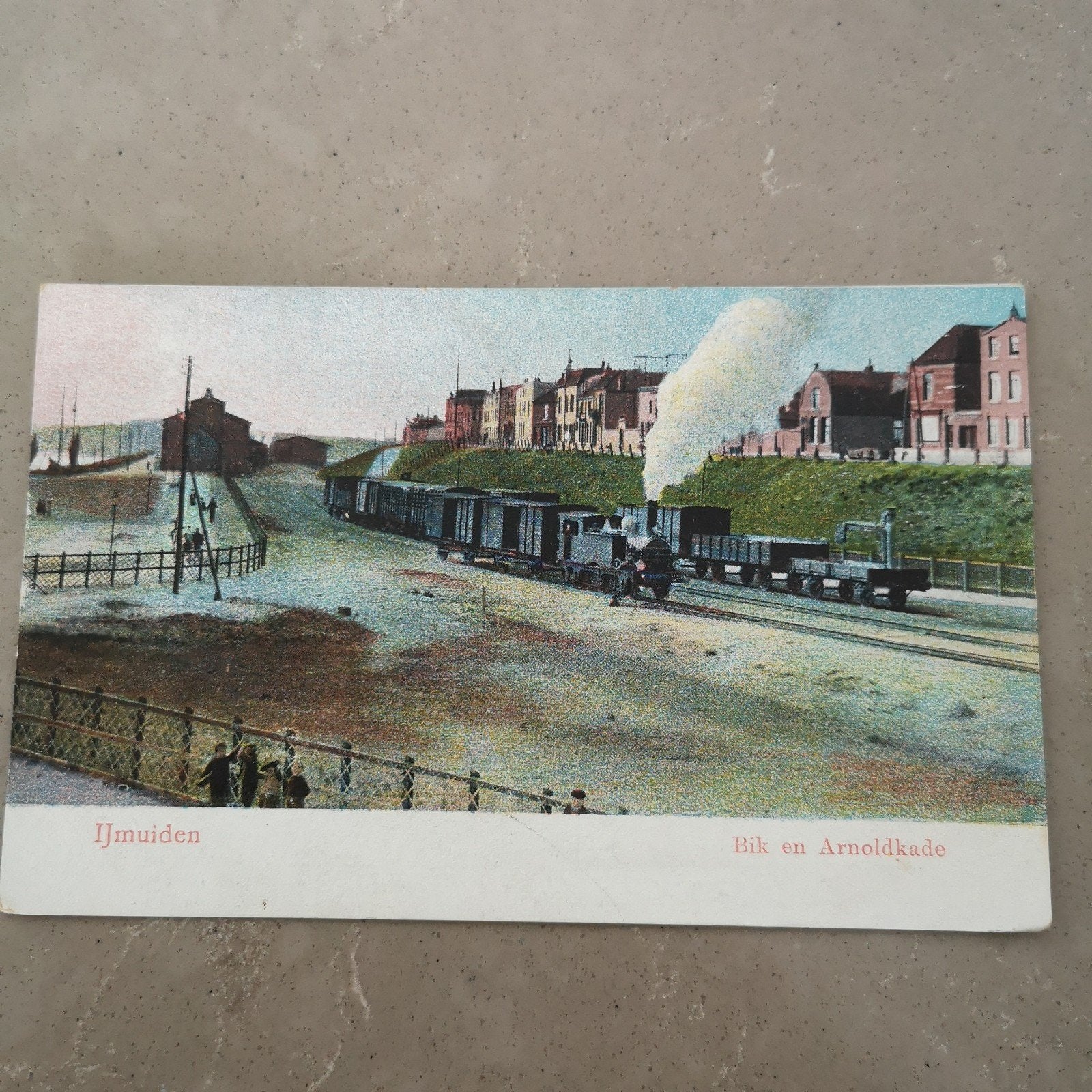 IJmuiden (NH) Bik en Arnoldkade (stoomloc) ca 1900, Verzenden