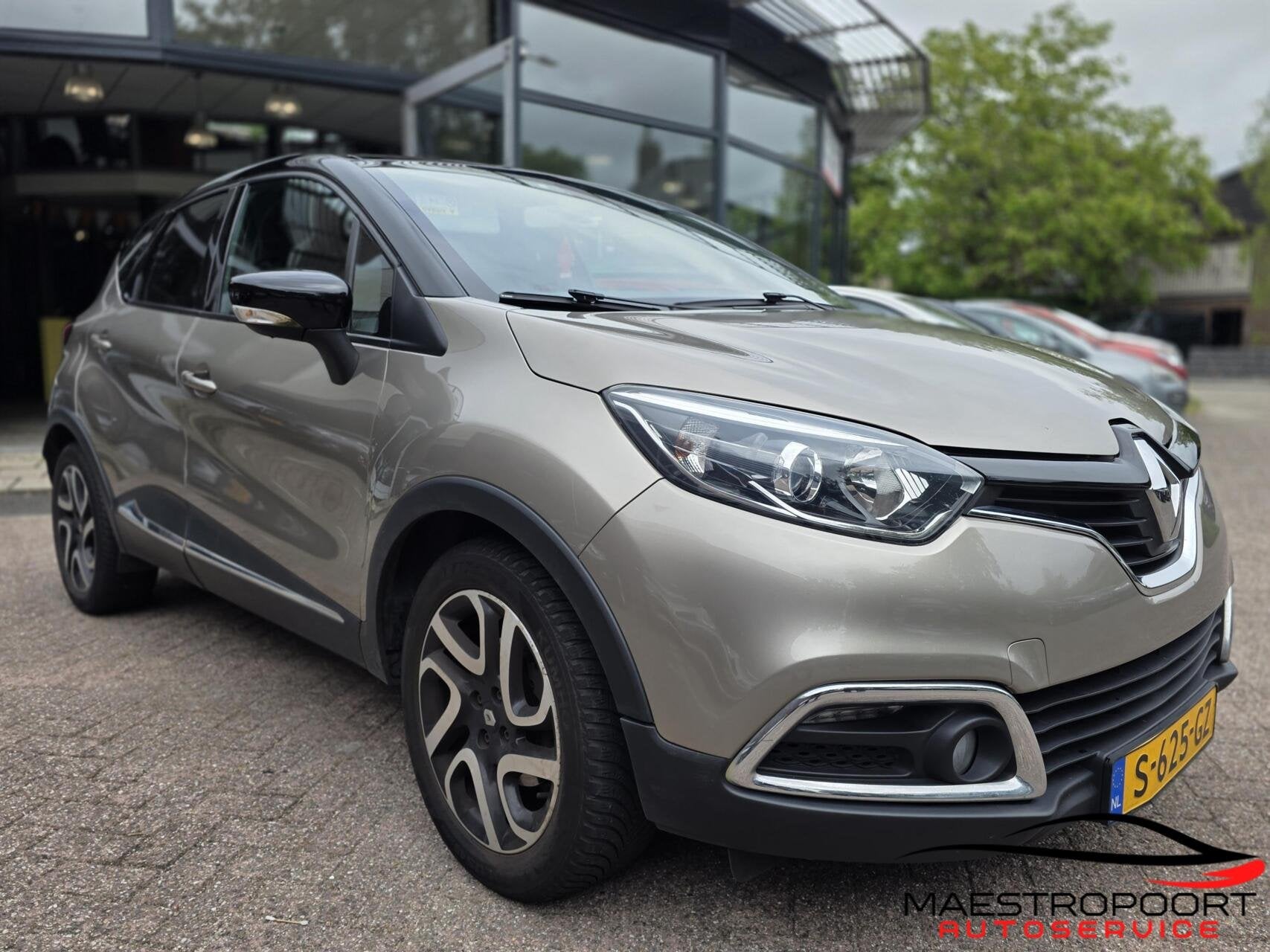 Renault Captur 1.2 TCe Helly Hansen, Auto's, Euro 5, 4 cilinders, Bruin, 19 km/l
