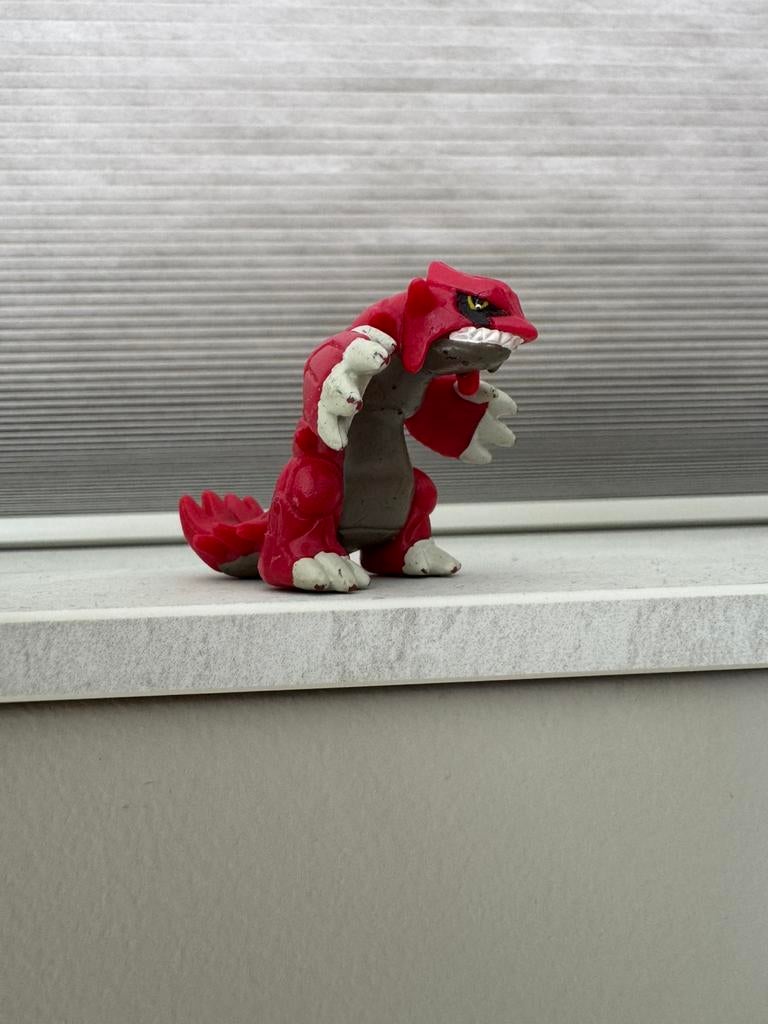 Pokemon Groudon mini figuur 2002 nintendo, Verzamelen, Poppetjes en Figuurtjes, Gebruikt, Ophalen of Verzenden