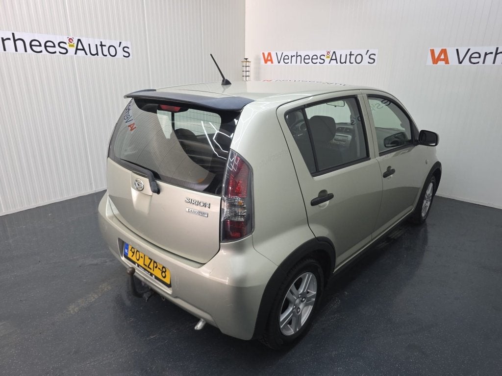 Daihatsu Sirion 2 1.0-12V Premium (bj 2010), Auto's, Gebruikt, Beige, Handgeschakeld, 865 kg