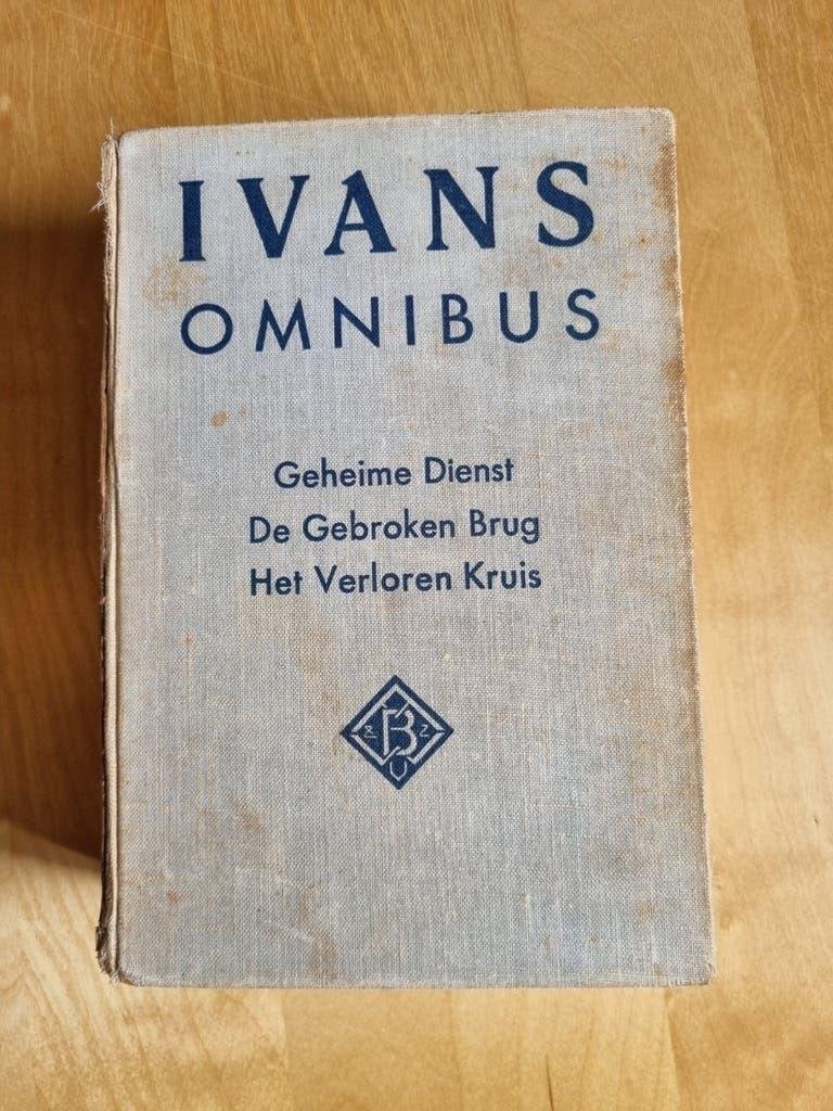 Ivans omnibus met 3 verhalen, Boeken, Ophalen of Verzenden, Gelezen