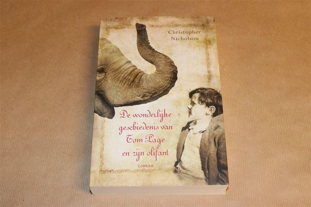 Historische Roman: Tom Page en zijn Olifant, Ophalen of Verzenden, Zo goed als nieuw