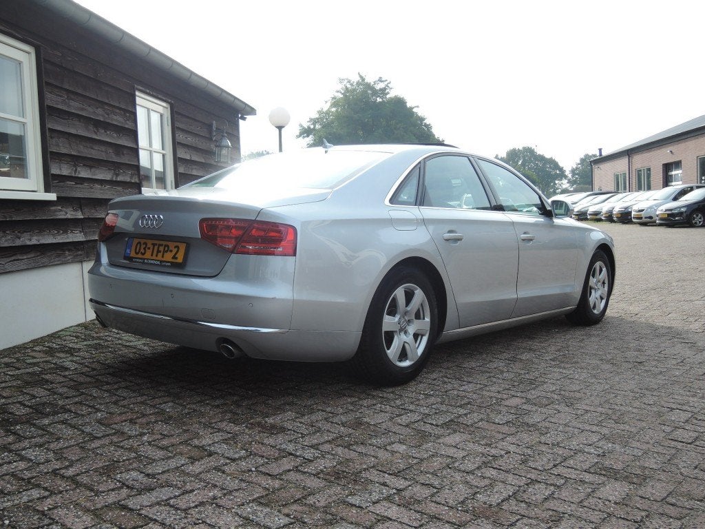 Audi A8  3.0 TDI QUATTRO PRO LINE + YOUNGTIMER, Auto's, Audi, Euro 5, 15 km/l, Gebruikt, Met garantie (alle)