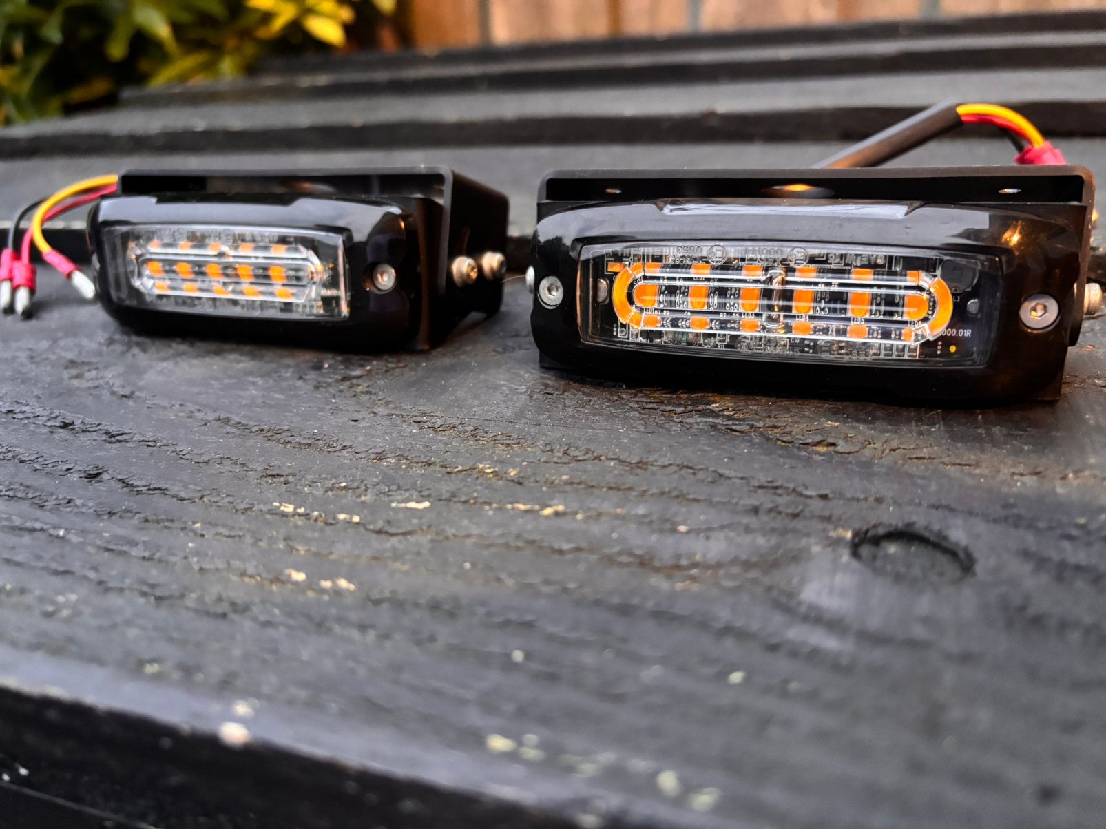 Axixtech XT6 amber LED flitsers met montagesteun 12/24v, Ophalen of Verzenden, Zo goed als nieuw